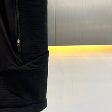Canada Goose/加拿大鹅、2026秋冬新品立领拼接机能马甲。 秋日叠穿天花板,这件真的藏不住了! 立领设计拉长 Canada Goose/加拿大鹅、2026秋冬新品立领拼接机能马甲。 秋日叠穿天花板,这件真的藏不住了! 立领设计拉长