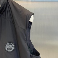 Canada Goose/加拿大鹅、2026秋冬新品立领拼接机能马甲。 秋日叠穿天花板,这件真的藏不住了! 立领设计拉长 Canada Goose/加拿大鹅、2026秋冬新品立领拼接机能马甲。 秋日叠穿天花板,这件真的藏不住了! 立领设计拉长