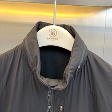 Canada Goose/加拿大鹅、2026秋冬新品立领拼接机能马甲。 秋日叠穿天花板,这件真的藏不住了! 立领设计拉长 Canada Goose/加拿大鹅、2026秋冬新品立领拼接机能马甲。 秋日叠穿天花板,这件真的藏不住了! 立领设计拉长