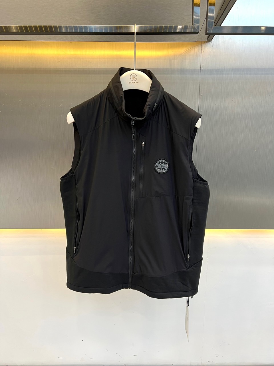 Canada Goose/加拿大鹅、2026秋冬新品立领拼接机能马甲。 秋日叠穿天花板，这件真的藏不住了！ 立领设计拉长