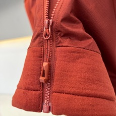 Canada Goose/加拿大鹅、2026秋冬新品立领拼接机能马甲。 秋日叠穿天花板,这件真的藏不住了! 立领设计拉长 Canada Goose/加拿大鹅、2026秋冬新品立领拼接机能马甲。 秋日叠穿天花板,这件真的藏不住了! 立领设计拉长