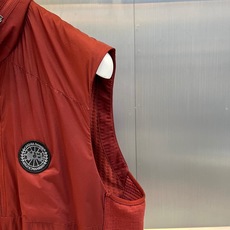 Canada Goose/加拿大鹅、2026秋冬新品立领拼接机能马甲。 秋日叠穿天花板,这件真的藏不住了! 立领设计拉长 Canada Goose/加拿大鹅、2026秋冬新品立领拼接机能马甲。 秋日叠穿天花板,这件真的藏不住了! 立领设计拉长