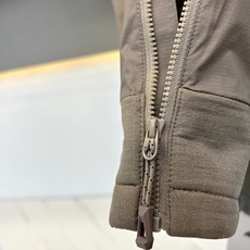 Canada Goose/加拿大鹅、2026秋冬新品立领拼接机能马甲。 秋日叠穿天花板,这件真的藏不住了! 立领设计拉长 Canada Goose/加拿大鹅、2026秋冬新品立领拼接机能马甲。 秋日叠穿天花板,这件真的藏不住了! 立领设计拉长