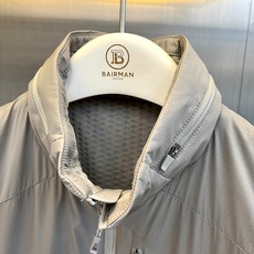 Canada Goose/加拿大鹅、2026秋冬新品立领拼接机能马甲。 秋日叠穿天花板,这件真的藏不住了! 立领设计拉长 Canada Goose/加拿大鹅、2026秋冬新品立领拼接机能马甲。 秋日叠穿天花板,这件真的藏不住了! 立领设计拉长