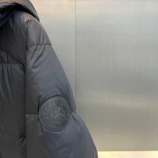 Bur巴宝莉、2026秋冬新品经典连帽羽绒服。 降温天的安全感,这件直接拉满! 色调高级耐看,宽松版型对身材包容度极高, Bur巴宝莉、2026秋冬新品经典连帽羽绒服。 降温天的安全感,这件直接拉满! 色调高级耐看,宽松版型对身材包容度极高,