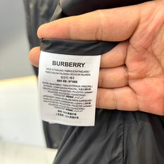 Bur巴宝莉、2026秋冬新品经典连帽羽绒服。 降温天的安全感,这件直接拉满! 色调高级耐看,宽松版型对身材包容度极高, Bur巴宝莉、2026秋冬新品经典连帽羽绒服。 降温天的安全感,这件直接拉满! 色调高级耐看,宽松版型对身材包容度极高,