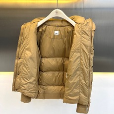 Bur巴宝莉、2026秋冬新品经典连帽羽绒服。 降温天的安全感,这件直接拉满! 色调高级耐看,宽松版型对身材包容度极高, Bur巴宝莉、2026秋冬新品经典连帽羽绒服。 降温天的安全感,这件直接拉满! 色调高级耐看,宽松版型对身材包容度极高,