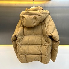 Bur巴宝莉、2026秋冬新品经典连帽羽绒服。 降温天的安全感,这件直接拉满! 色调高级耐看,宽松版型对身材包容度极高, Bur巴宝莉、2026秋冬新品经典连帽羽绒服。 降温天的安全感,这件直接拉满! 色调高级耐看,宽松版型对身材包容度极高,