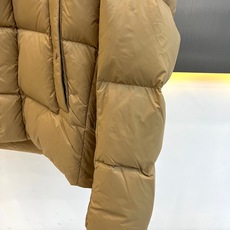 Bur巴宝莉、2026秋冬新品经典连帽羽绒服。 降温天的安全感,这件直接拉满! 色调高级耐看,宽松版型对身材包容度极高, Bur巴宝莉、2026秋冬新品经典连帽羽绒服。 降温天的安全感,这件直接拉满! 色调高级耐看,宽松版型对身材包容度极高,