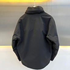 Loro Piana诺悠翩雅、2026秋冬新品可拆卸三合一羽绒服冲锋衣外套。 秋冬王炸组合来了!一件顶两件,实穿度直接拉 Loro Piana诺悠翩雅、2026秋冬新品可拆卸三合一羽绒服冲锋衣外套。 秋冬王炸组合来了!一件顶两件,实穿度直接拉
