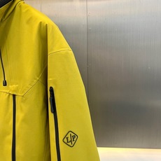 Loro Piana诺悠翩雅、2026秋冬新品可拆卸三合一羽绒服冲锋衣外套。 秋冬王炸组合来了!一件顶两件,实穿度直接拉 Loro Piana诺悠翩雅、2026秋冬新品可拆卸三合一羽绒服冲锋衣外套。 秋冬王炸组合来了!一件顶两件,实穿度直接拉