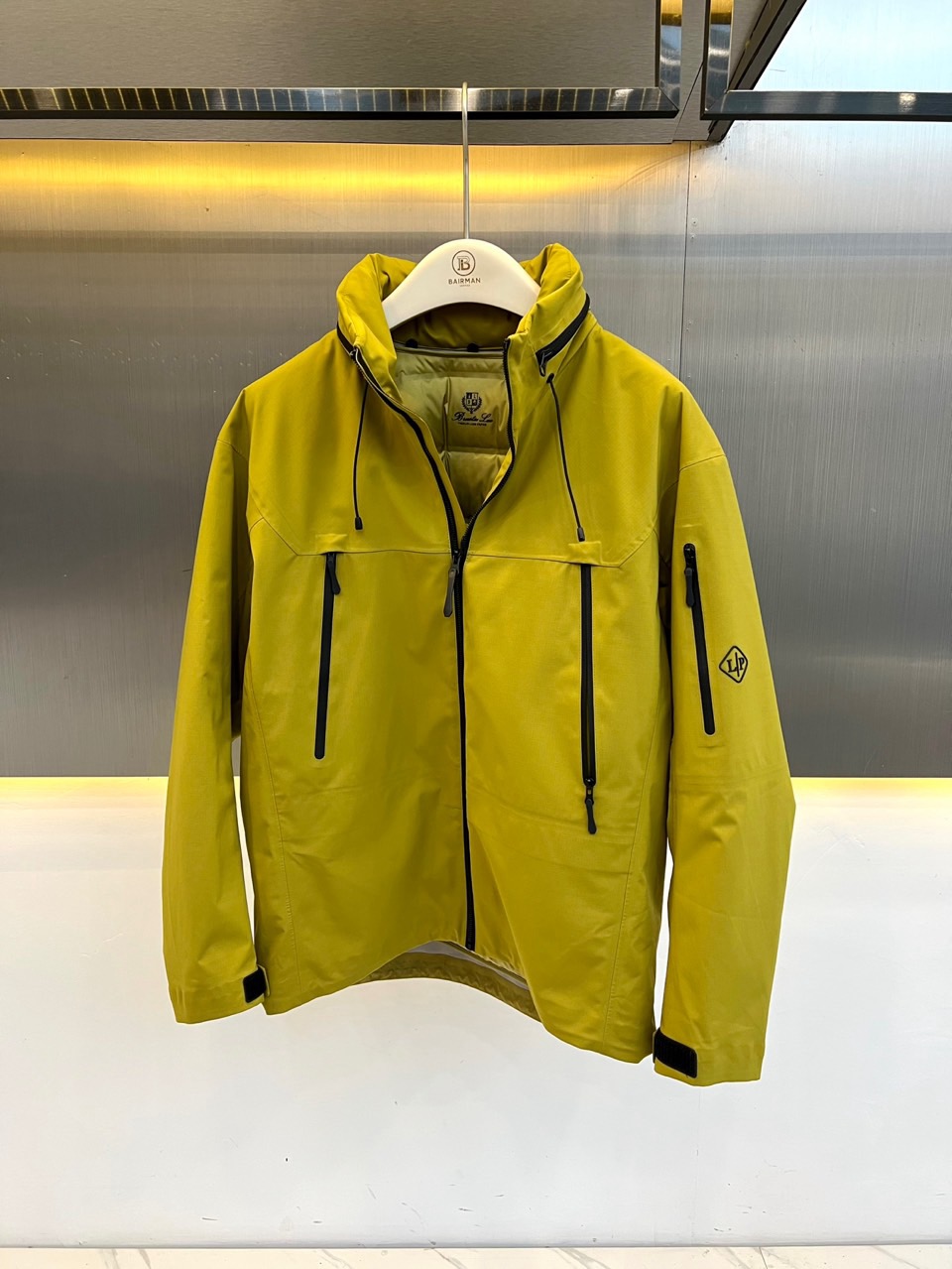 Loro Piana诺悠翩雅、2026秋冬新品可拆卸三合一羽绒服冲锋衣外套。 秋冬王炸组合来了！一件顶两件，实穿度直接拉