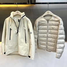 Loro Piana诺悠翩雅、2026秋冬新品可拆卸三合一羽绒服冲锋衣外套。 秋冬王炸组合来了!一件顶两件,实穿度直接拉 Loro Piana诺悠翩雅、2026秋冬新品可拆卸三合一羽绒服冲锋衣外套。 秋冬王炸组合来了!一件顶两件,实穿度直接拉