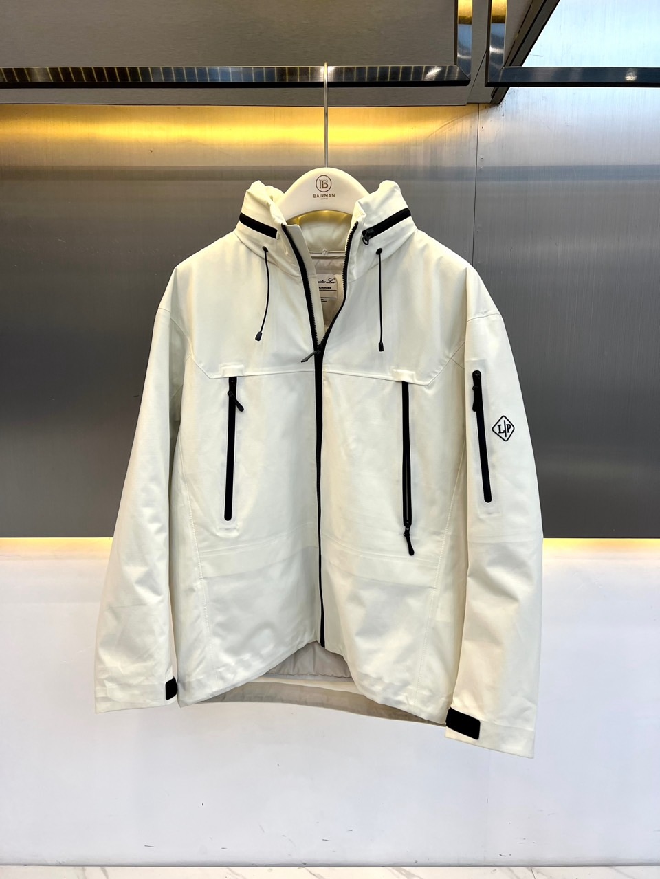 Loro Piana诺悠翩雅、2026秋冬新品可拆卸三合一羽绒服冲锋衣外套。 秋冬王炸组合来了！一件顶两件，实穿度直接拉