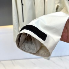 Loro Piana诺悠翩雅、2026秋冬新品可拆卸三合一羽绒服冲锋衣外套。 秋冬王炸组合来了!一件顶两件,实穿度直接拉 Loro Piana诺悠翩雅、2026秋冬新品可拆卸三合一羽绒服冲锋衣外套。 秋冬王炸组合来了!一件顶两件,实穿度直接拉