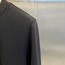 Given纪梵希、2026秋冬新品极简松弛感长袖T恤。 兄弟们,早秋刚需打底终于到位了! 这款极简风长袖,47%棉+47 Given纪梵希、2026秋冬新品极简松弛感长袖T恤。 兄弟们,早秋刚需打底终于到位了! 这款极简风长袖,47%棉+47