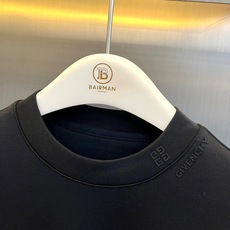 Given纪梵希、2026秋冬新品极简松弛感长袖T恤。 兄弟们,早秋刚需打底终于到位了! 这款极简风长袖,47%棉+47 Given纪梵希、2026秋冬新品极简松弛感长袖T恤。 兄弟们,早秋刚需打底终于到位了! 这款极简风长袖,47%棉+47