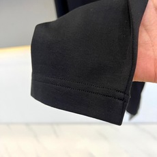 Given纪梵希、2026秋冬新品极简松弛感长袖T恤。 兄弟们,早秋刚需打底终于到位了! 这款极简风长袖,47%棉+47 Given纪梵希、2026秋冬新品极简松弛感长袖T恤。 兄弟们,早秋刚需打底终于到位了! 这款极简风长袖,47%棉+47