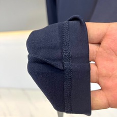 Given纪梵希、2026秋冬新品极简松弛感长袖T恤。 兄弟们,早秋刚需打底终于到位了! 这款极简风长袖,47%棉+47 Given纪梵希、2026秋冬新品极简松弛感长袖T恤。 兄弟们,早秋刚需打底终于到位了! 这款极简风长袖,47%棉+47