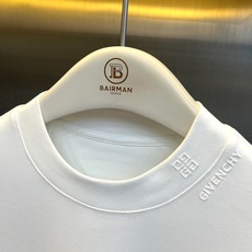 Given纪梵希、2026秋冬新品极简松弛感长袖T恤。 兄弟们,早秋刚需打底终于到位了! 这款极简风长袖,47%棉+47 Given纪梵希、2026秋冬新品极简松弛感长袖T恤。 兄弟们,早秋刚需打底终于到位了! 这款极简风长袖,47%棉+47