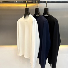 Given纪梵希、2026秋冬新品极简松弛感长袖T恤。 兄弟们,早秋刚需打底终于到位了! 这款极简风长袖,47%棉+47 Given纪梵希、2026秋冬新品极简松弛感长袖T恤。 兄弟们,早秋刚需打底终于到位了! 这款极简风长袖,47%棉+47