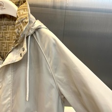 Fend芬迪、2026秋冬新品双面穿老花连帽夹克外套。 这件衣服简直是秋冬通勤的“王炸”!一件衣服两种气场,轻松拿捏。 Fend芬迪、2026秋冬新品双面穿老花连帽夹克外套。 这件衣服简直是秋冬通勤的“王炸”!一件衣服两种气场,轻松拿捏。