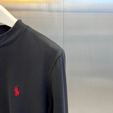 Polo Ralph Lauren拉夫劳伦、2026秋冬新品男士小马标长袖打底衫。 秋天内搭这件,高级感直接拉满! 剪裁 Polo Ralph Lauren拉夫劳伦、2026秋冬新品男士小马标长袖打底衫。 秋天内搭这件,高级感直接拉满! 剪裁