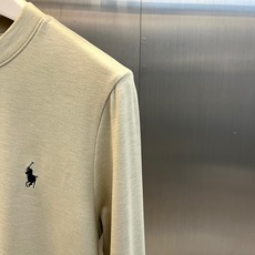 Polo Ralph Lauren拉夫劳伦、2026秋冬新品男士小马标长袖打底衫。 秋天内搭这件,高级感直接拉满! 剪裁 Polo Ralph Lauren拉夫劳伦、2026秋冬新品男士小马标长袖打底衫。 秋天内搭这件,高级感直接拉满! 剪裁