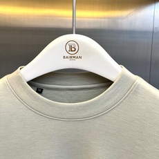 Polo Ralph Lauren拉夫劳伦、2026秋冬新品男士小马标长袖打底衫。 秋天内搭这件,高级感直接拉满! 剪裁 Polo Ralph Lauren拉夫劳伦、2026秋冬新品男士小马标长袖打底衫。 秋天内搭这件,高级感直接拉满! 剪裁