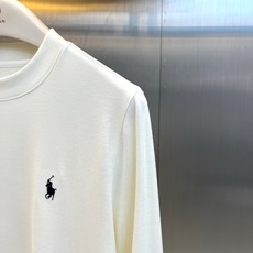 Polo Ralph Lauren拉夫劳伦、2026秋冬新品男士小马标长袖打底衫。 秋天内搭这件,高级感直接拉满! 剪裁 Polo Ralph Lauren拉夫劳伦、2026秋冬新品男士小马标长袖打底衫。 秋天内搭这件,高级感直接拉满! 剪裁