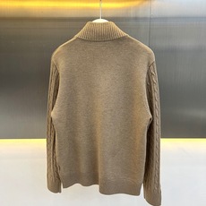 Brunello Cucinelli-BC、2026秋冬新品羊毛绞花针织开衫。 秋冬质感天花板!这件针织衫直接封神。 老 Brunello Cucinelli-BC、2026秋冬新品羊毛绞花针织开衫。 秋冬质感天花板!这件针织衫直接封神。 老
