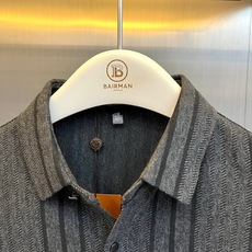 Loro Piana诺悠翩雅、2026秋冬新品竖条纹肌理衬衫。 终于找到不挑人的商务休闲衬衫了!竖条纹肌理自带“显瘦滤镜 Loro Piana诺悠翩雅、2026秋冬新品竖条纹肌理衬衫。 终于找到不挑人的商务休闲衬衫了!竖条纹肌理自带“显瘦滤镜