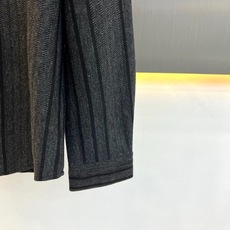 Loro Piana诺悠翩雅、2026秋冬新品竖条纹肌理衬衫。 终于找到不挑人的商务休闲衬衫了!竖条纹肌理自带“显瘦滤镜 Loro Piana诺悠翩雅、2026秋冬新品竖条纹肌理衬衫。 终于找到不挑人的商务休闲衬衫了!竖条纹肌理自带“显瘦滤镜