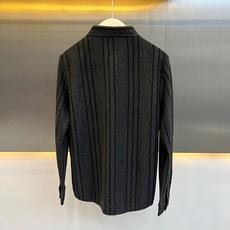 Loro Piana诺悠翩雅、2026秋冬新品竖条纹肌理衬衫。 终于找到不挑人的商务休闲衬衫了!竖条纹肌理自带“显瘦滤镜 Loro Piana诺悠翩雅、2026秋冬新品竖条纹肌理衬衫。 终于找到不挑人的商务休闲衬衫了!竖条纹肌理自带“显瘦滤镜