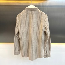Loro Piana诺悠翩雅、2026秋冬新品竖条纹肌理衬衫。 终于找到不挑人的商务休闲衬衫了!竖条纹肌理自带“显瘦滤镜 Loro Piana诺悠翩雅、2026秋冬新品竖条纹肌理衬衫。 终于找到不挑人的商务休闲衬衫了!竖条纹肌理自带“显瘦滤镜