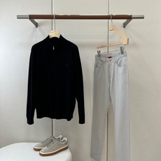 Polo Ralph Lauren拉夫劳伦、2026秋冬新品羊毛针织开衫。 秋冬质感直接拉满!这件才是男人衣柜里的硬货 Polo Ralph Lauren拉夫劳伦、2026秋冬新品羊毛针织开衫。 秋冬质感直接拉满!这件才是男人衣柜里的硬货