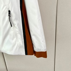 Zegna杰尼亚、2026秋冬新品连帽撞色机能夹克外套。 一件搞定日常通勤和短途出行! 利落剪裁修饰肩线,藏住腰腹多余肉 Zegna杰尼亚、2026秋冬新品连帽撞色机能夹克外套。 一件搞定日常通勤和短途出行! 利落剪裁修饰肩线,藏住腰腹多余肉
