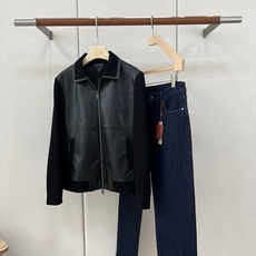 BV葆蝶家、2026秋冬新品针织拼接编织皮外套。 秋冬衣橱的王炸!这件外套一挂出来就赢麻了。 意式轻奢+硬朗廓形,上身就 BV葆蝶家、2026秋冬新品针织拼接编织皮外套。 秋冬衣橱的王炸!这件外套一挂出来就赢麻了。 意式轻奢+硬朗廓形,上身就