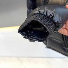 Mon蒙口【玛雅顶级版鹅绒】、2026秋冬新品经典亮面连帽羽绒服。 降温天的安全感,这件直接拉满! 经典高蓬松廓形,亮面 Mon蒙口【玛雅顶级版鹅绒】、2026秋冬新品经典亮面连帽羽绒服。 降温天的安全感,这件直接拉满! 经典高蓬松廓形,亮面