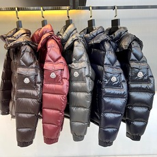 Mon蒙口【玛雅顶级版鹅绒】、2026秋冬新品经典亮面连帽羽绒服。 降温天的安全感,这件直接拉满! 经典高蓬松廓形,亮面 Mon蒙口【玛雅顶级版鹅绒】、2026秋冬新品经典亮面连帽羽绒服。 降温天的安全感,这件直接拉满! 经典高蓬松廓形,亮面