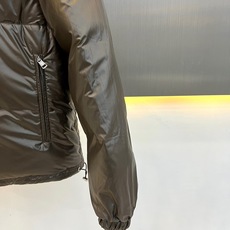 Mon蒙口【顶级版一衣多穿】2026秋冬新品双面穿袖子可拆卸立领羽绒服。 简约轻奢通勤风,版型利落不臃肿,能修饰肩宽、藏 Mon蒙口【顶级版一衣多穿】2026秋冬新品双面穿袖子可拆卸立领羽绒服。 简约轻奢通勤风,版型利落不臃肿,能修饰肩宽、藏
