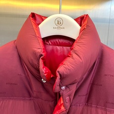 Mon蒙口【顶级版一衣多穿】2026秋冬新品双面穿袖子可拆卸立领羽绒服。 简约轻奢通勤风,版型利落不臃肿,能修饰肩宽、藏 Mon蒙口【顶级版一衣多穿】2026秋冬新品双面穿袖子可拆卸立领羽绒服。 简约轻奢通勤风,版型利落不臃肿,能修饰肩宽、藏