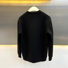 Given纪梵希、2026秋冬新品经典字母圆领卫衣。 这件卫衣,低调又有质感! 宽松微落版型,修饰肩线,藏住腰腹赘肉。搭 Given纪梵希、2026秋冬新品经典字母圆领卫衣。 这件卫衣,低调又有质感! 宽松微落版型,修饰肩线,藏住腰腹赘肉。搭