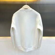 Given纪梵希、2026秋冬新品经典字母圆领卫衣。 这件卫衣,低调又有质感! 宽松微落版型,修饰肩线,藏住腰腹赘肉。搭 Given纪梵希、2026秋冬新品经典字母圆领卫衣。 这件卫衣,低调又有质感! 宽松微落版型,修饰肩线,藏住腰腹赘肉。搭