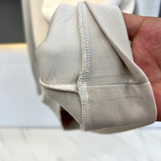 1v威登、2026秋冬新品暗纹老花圆领卫衣。 秋冬质感进阶,这件真的谁穿谁帅! 满身经典老花浮雕压纹,低调不张扬却透着高 1v威登、2026秋冬新品暗纹老花圆领卫衣。 秋冬质感进阶,这件真的谁穿谁帅! 满身经典老花浮雕压纹,低调不张扬却透着高
