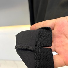 Mon蒙口、2026秋冬新品字母刺绣针织Polo衫。 秋冬质感天花板,懂行的已入手! 麻点纹理自带高级感,上身秒变宽肩窄 Mon蒙口、2026秋冬新品字母刺绣针织Polo衫。 秋冬质感天花板,懂行的已入手! 麻点纹理自带高级感,上身秒变宽肩窄