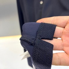 Mon蒙口、2026秋冬新品字母刺绣针织Polo衫。 秋冬质感天花板,懂行的已入手! 麻点纹理自带高级感,上身秒变宽肩窄 Mon蒙口、2026秋冬新品字母刺绣针织Polo衫。 秋冬质感天花板,懂行的已入手! 麻点纹理自带高级感,上身秒变宽肩窄