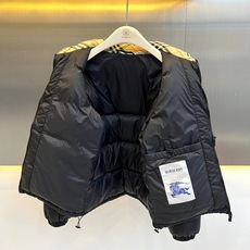 Bur巴宝莉、2026秋冬新品经典格纹立领羽绒服。 冬天最怕臃肿显胖?这件直接解决痛点! 极简纯色调立领面包服,自带高级 Bur巴宝莉、2026秋冬新品经典格纹立领羽绒服。 冬天最怕臃肿显胖?这件直接解决痛点! 极简纯色调立领面包服,自带高级