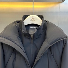 Zegna杰尼亚【鹅绒、一衣多穿】杰尼亚三合一鹅绒羽绒服马甲外套 连帽鹅绒马甲+立领内胆三合一设计。微阔剪裁优化头肩比, Zegna杰尼亚【鹅绒、一衣多穿】杰尼亚三合一鹅绒羽绒服马甲外套 连帽鹅绒马甲+立领内胆三合一设计。微阔剪裁优化头肩比,