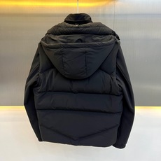 Zegna杰尼亚【鹅绒、一衣多穿】杰尼亚三合一鹅绒羽绒服马甲外套 连帽鹅绒马甲+立领内胆三合一设计。微阔剪裁优化头肩比, Zegna杰尼亚【鹅绒、一衣多穿】杰尼亚三合一鹅绒羽绒服马甲外套 连帽鹅绒马甲+立领内胆三合一设计。微阔剪裁优化头肩比,